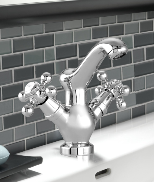 MAHARAJA CENTER HOLE BASIN MIXER FOAM FLOW-1